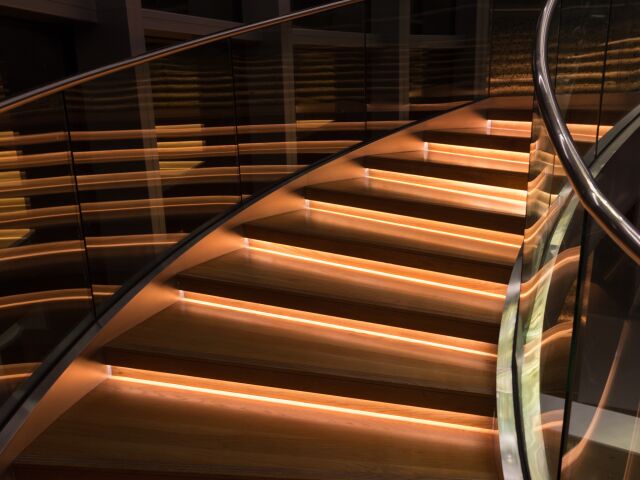 Nowoczesne trendy w oświetleniu schodów - inspiracje oświetleniowe