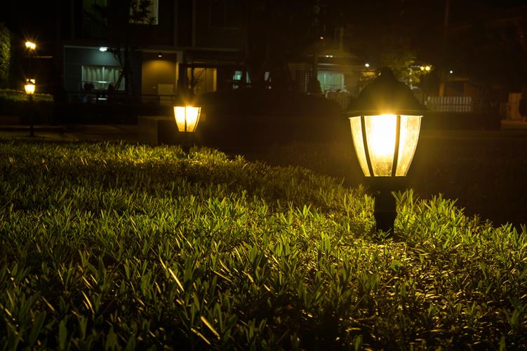Lampy ogrodowe, solarne